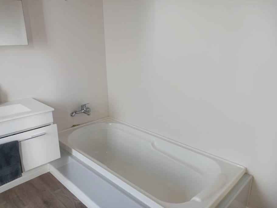 Charming House In Westport Villa Ngoại thất bức ảnh